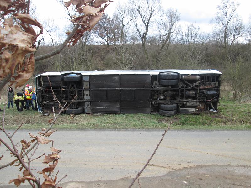 foto 031.jpg - Cvien sloek IZS - dopravn nehoda autobusu a osobnho vozidla